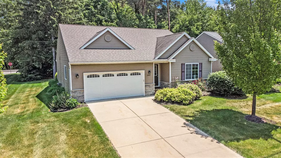 9963 Whispering Woods Drive, Pinckney, MI 48169
