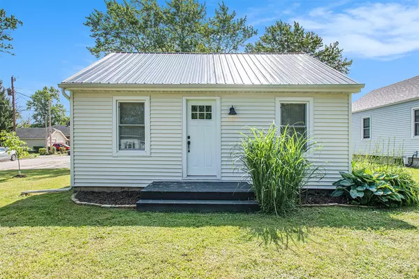 Three Oaks, MI 49128-1264,501 Sherwood Avenue