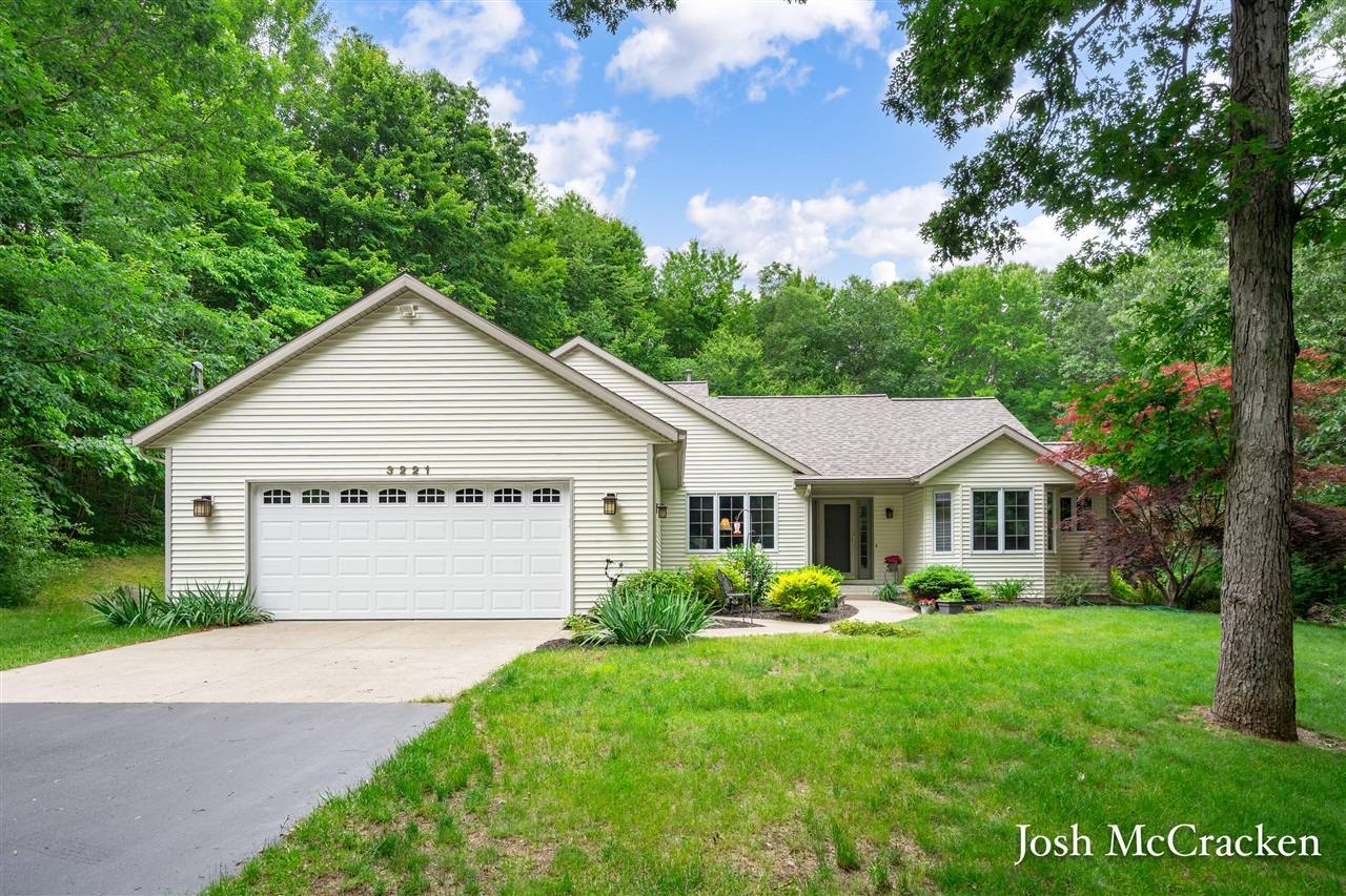 3221 Bewell Avenue, Lowell, MI 49331-8963