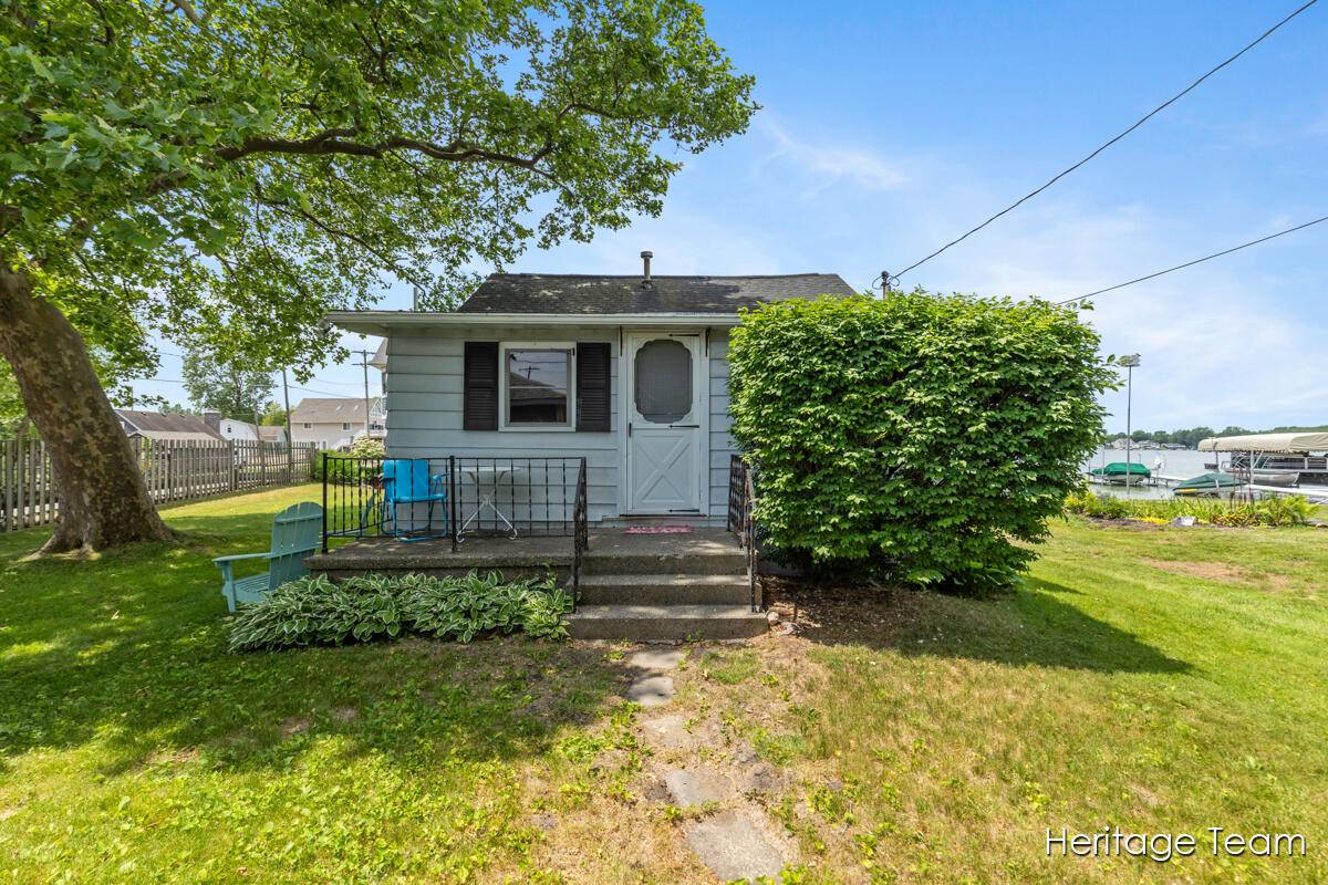 499 S Shore Drive, Caledonia, MI 49316-9227