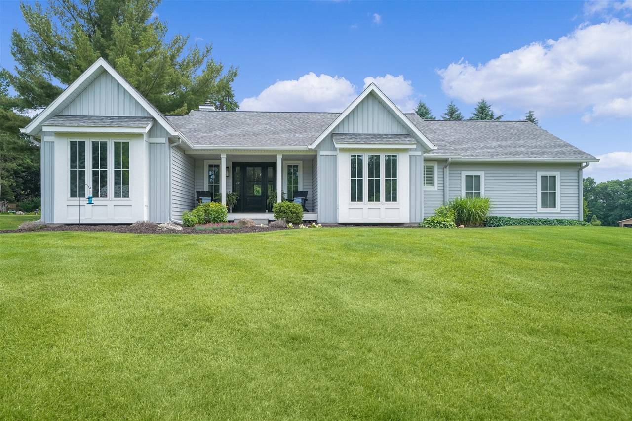 7922 Pine Edge Court, Alto, MI 49302
