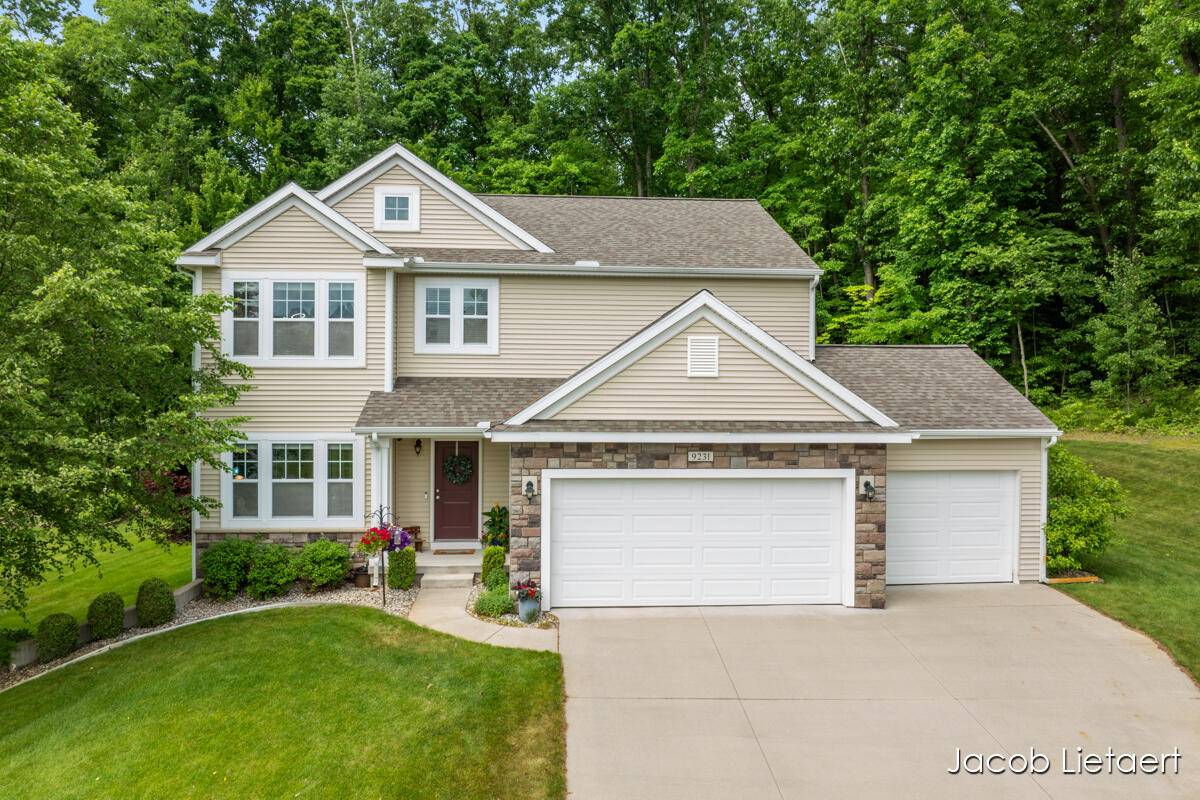 9231 Trafalgar Drive, Alto, MI 49302-8967