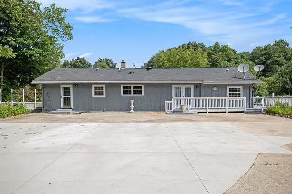11303 W Drive, Bellevue, MI 49021-9501