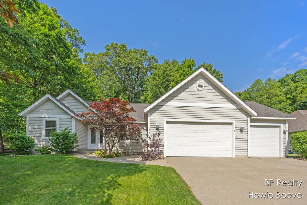 18063 Woodland Trail, Spring Lake, MI 49456-2827