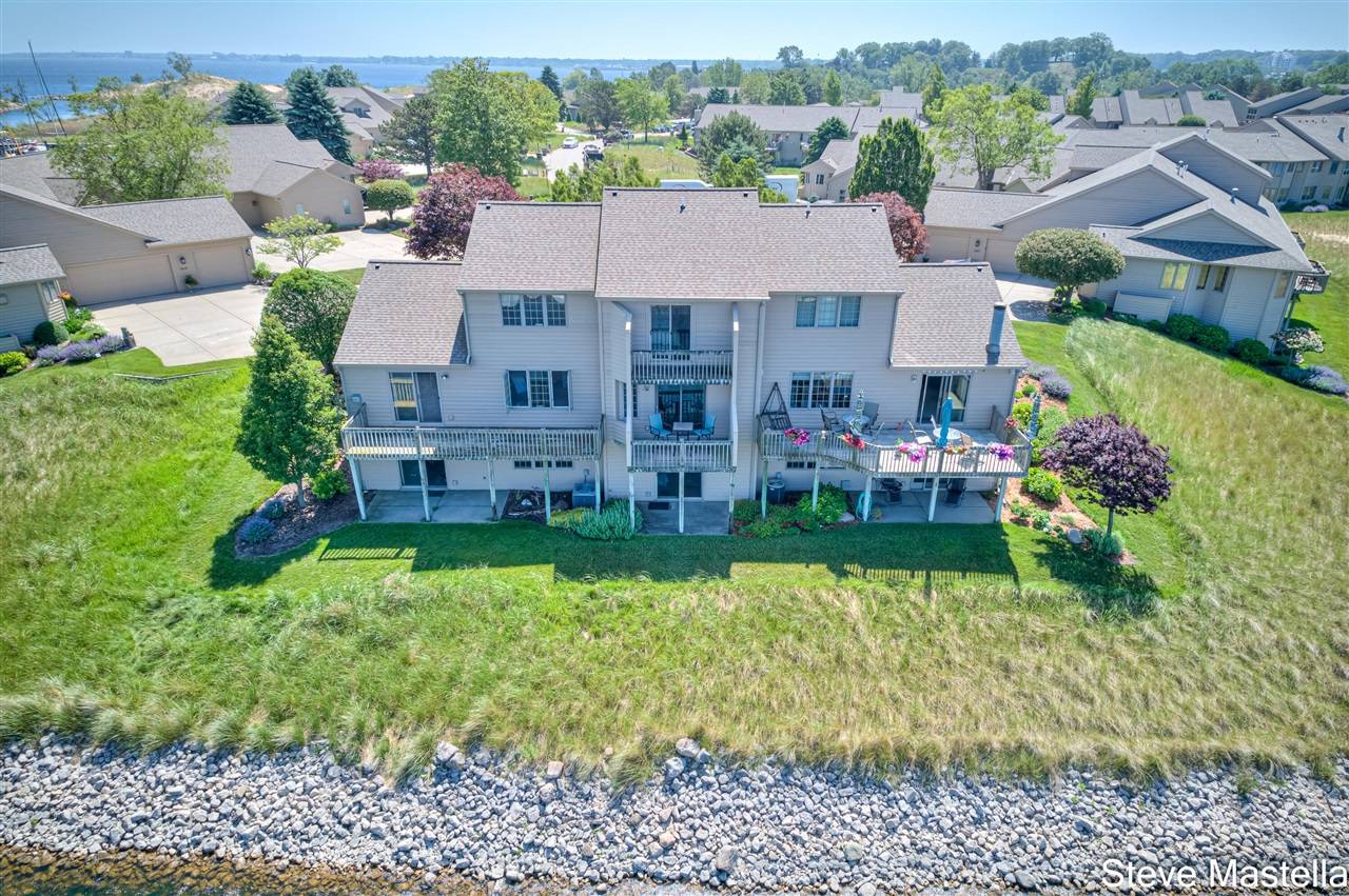 1406 E Harbour Towne Circle, Muskegon, MI 49441