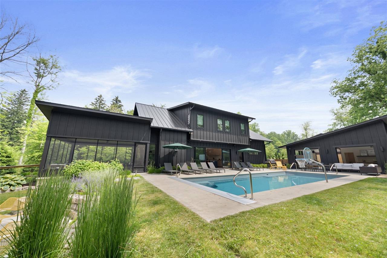 15461 Lakeshore Road, Lakeside, MI 49116