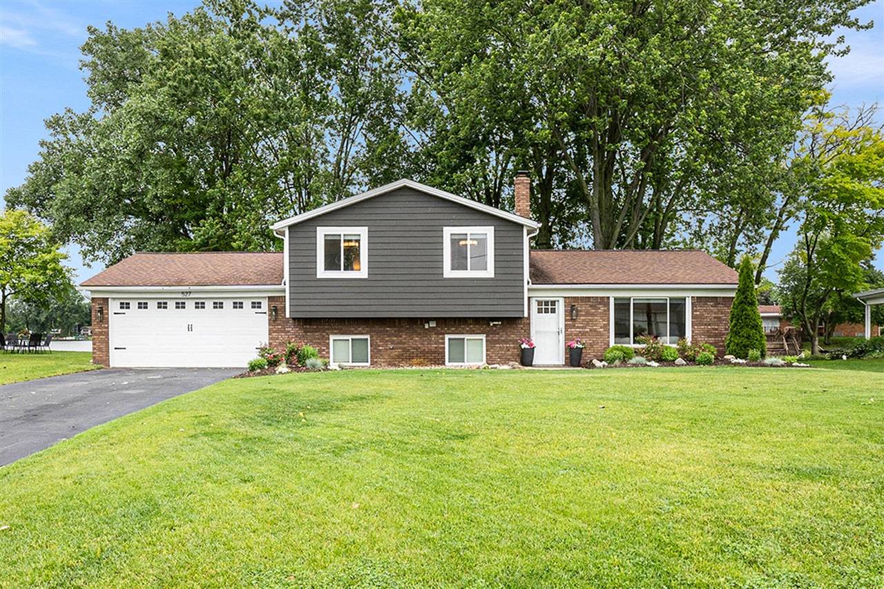 527 Berry Patch Lane, White Lake, MI 48386-2006