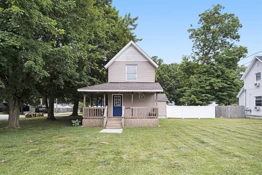 1003 Masonic Avenue, Belding, MI 48809-1417