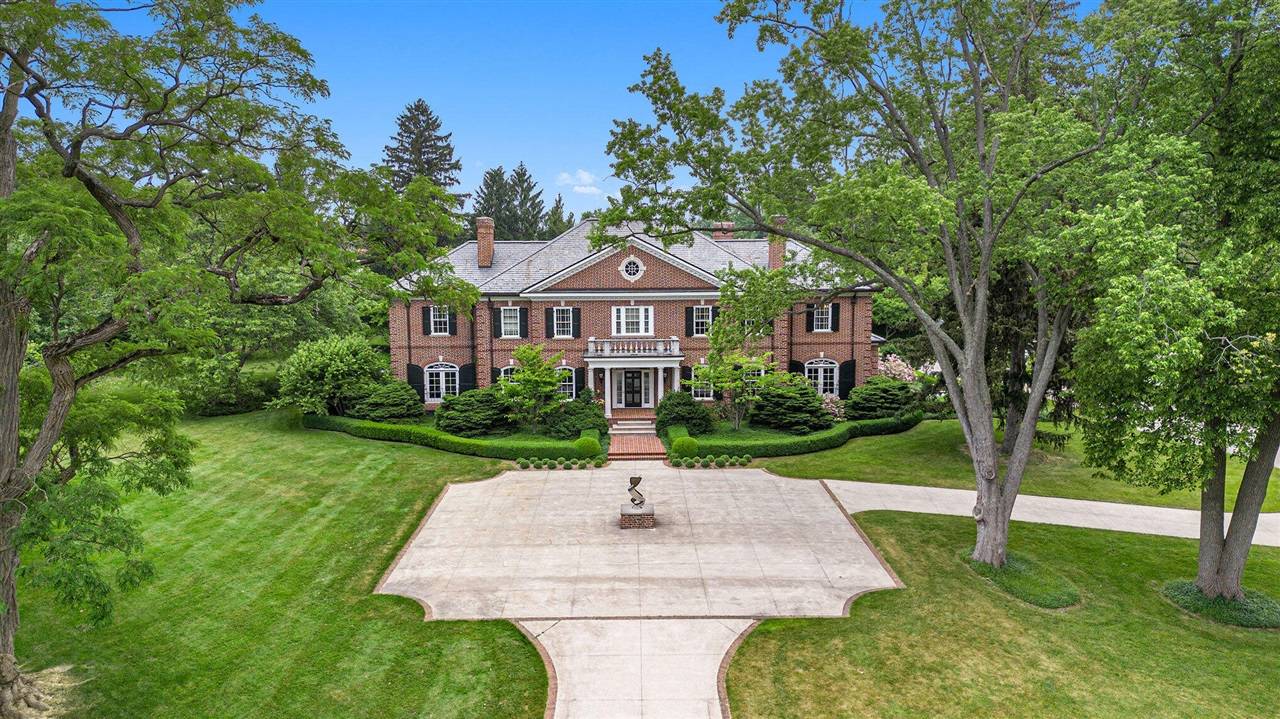 1995 San Lu Rae Drive, East Grand Rapids, MI 49506