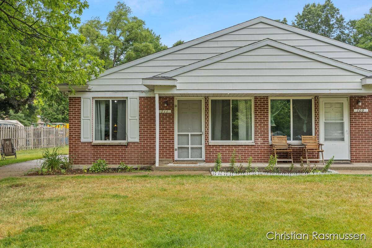 709 E Eureka Street, Greenville, MI 48838