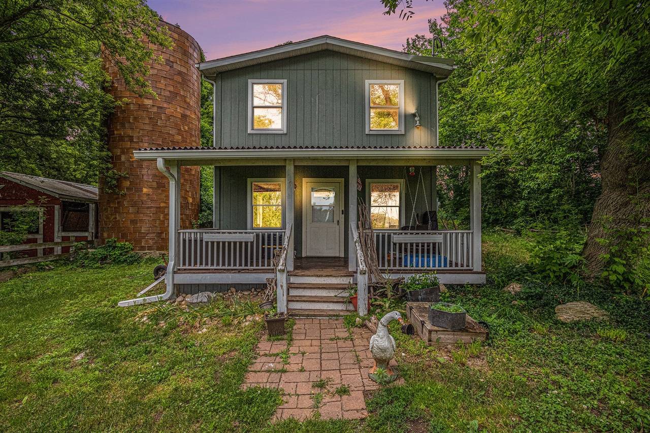 52246 Leach Road, Dowagiac, MI 49047-9261