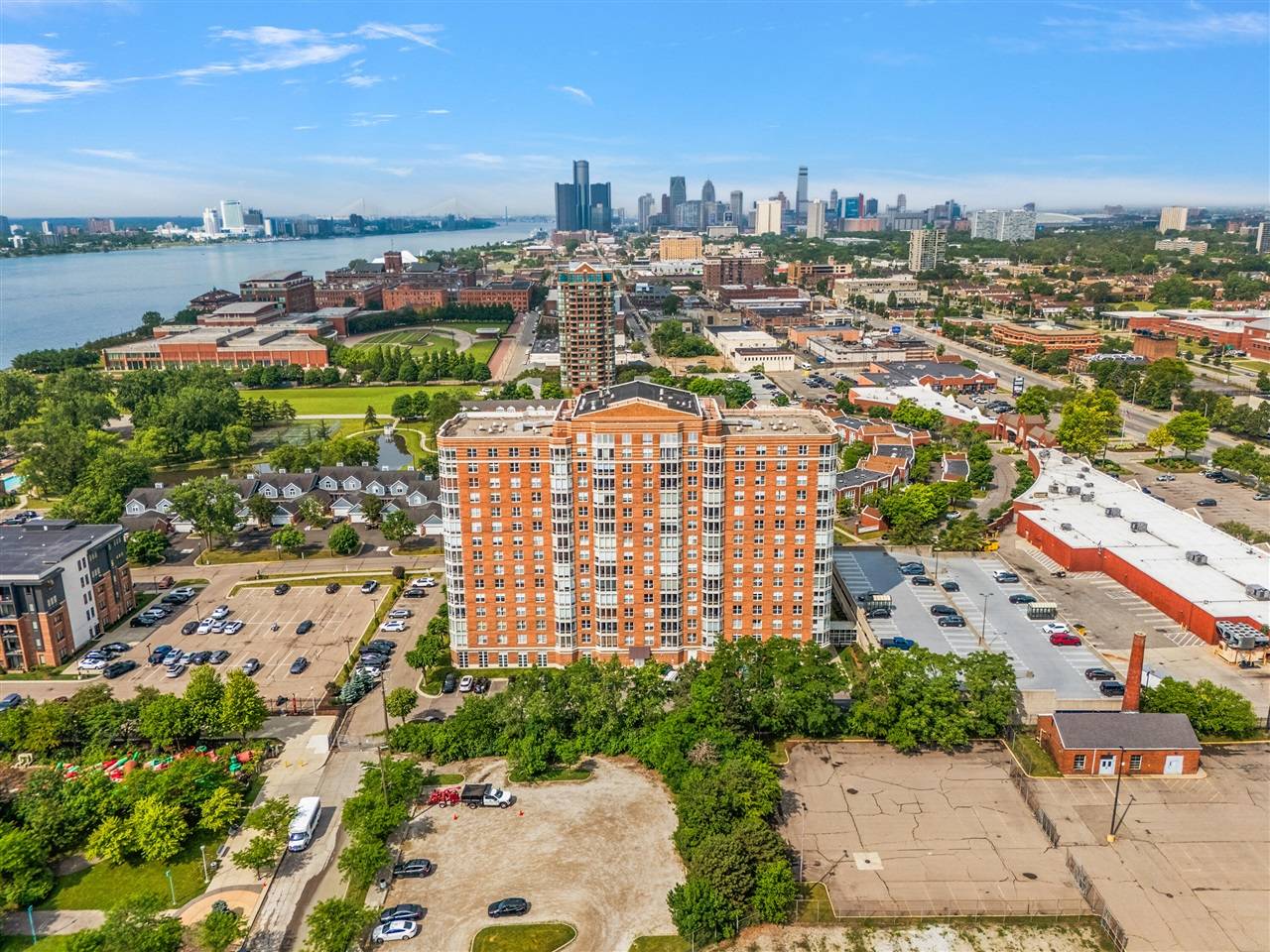 Detroit, MI 48207,250 E Harbortown