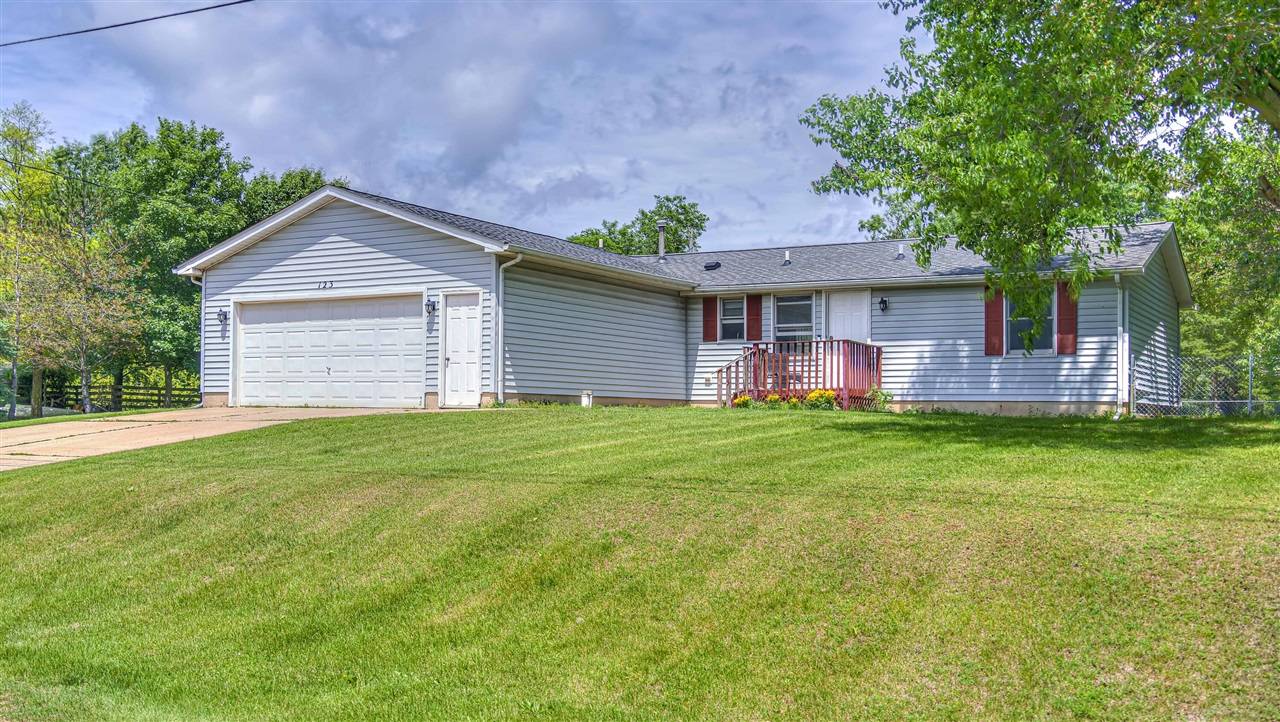 123 Carlysle Drive, Brooklyn, MI 49230