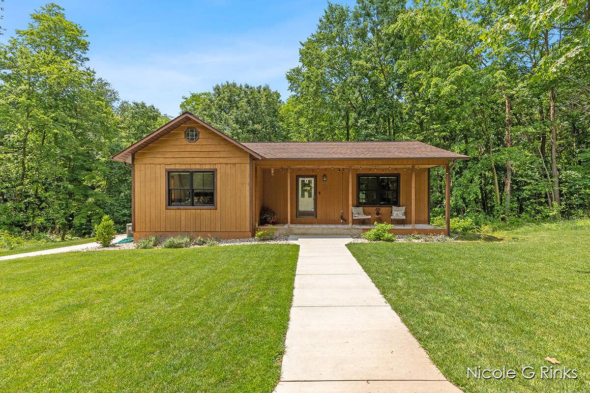 1635 N Payne Lake Road, Middleville, MI 49333-9753