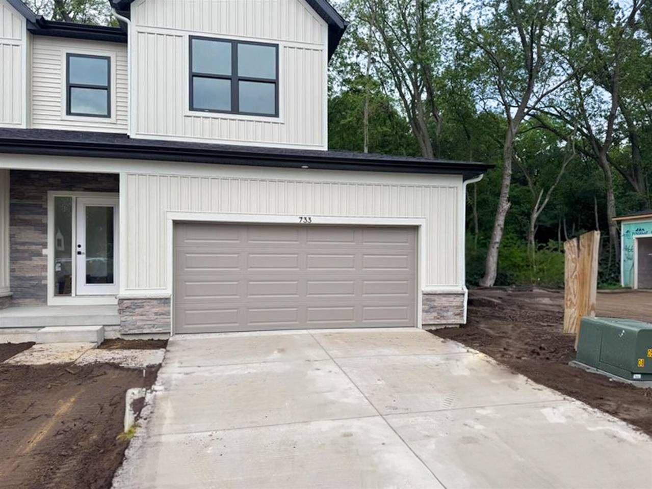 733 E Shorewood Lane, Holland, MI 49423