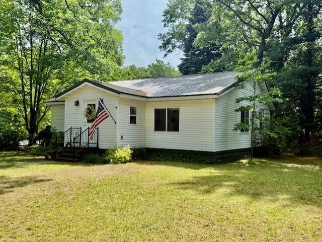 481 W Calumet Avenue, Twin Lake, MI 49457