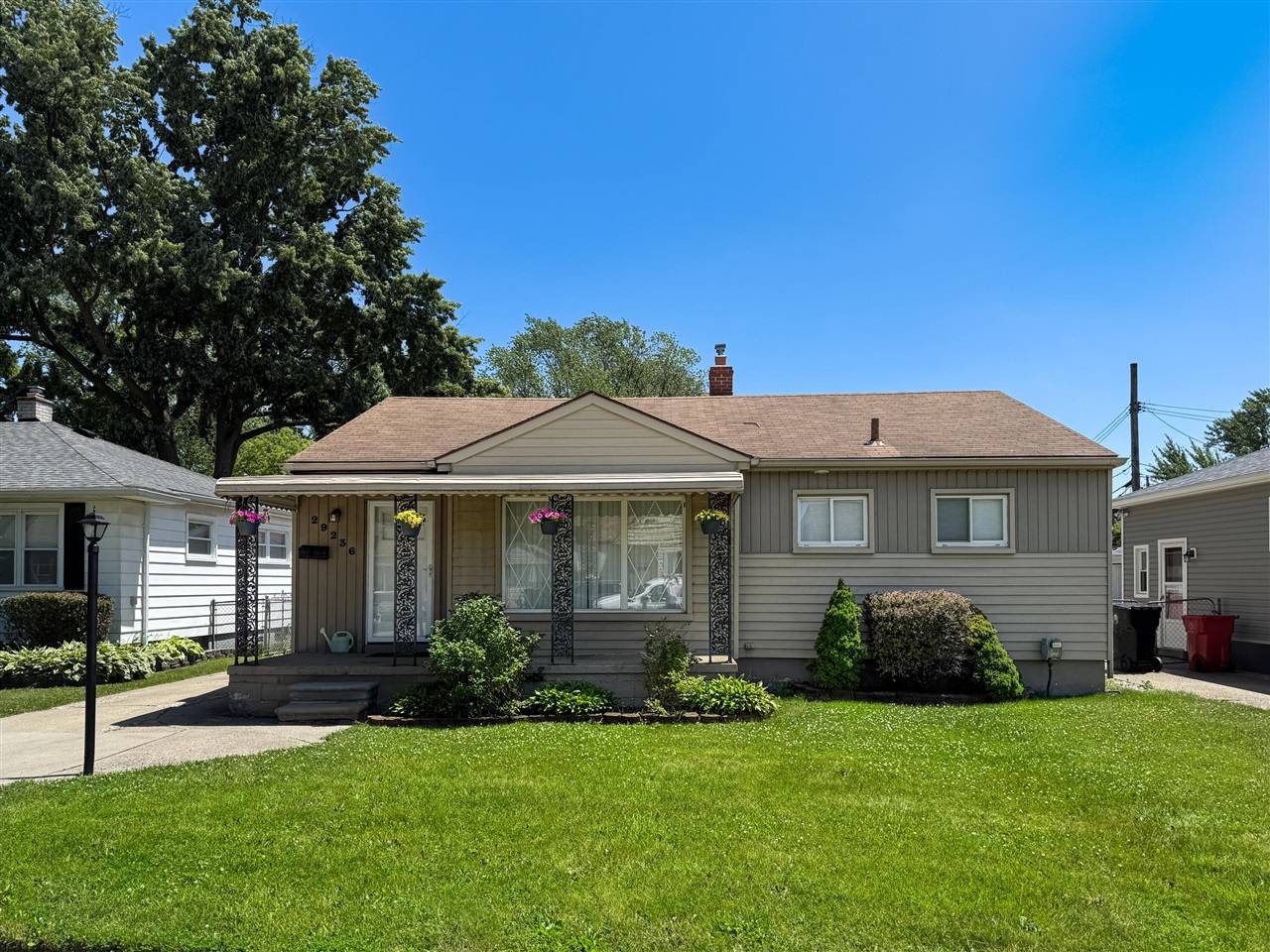 29236 Dembs Drive, Roseville, MI 48066-2066