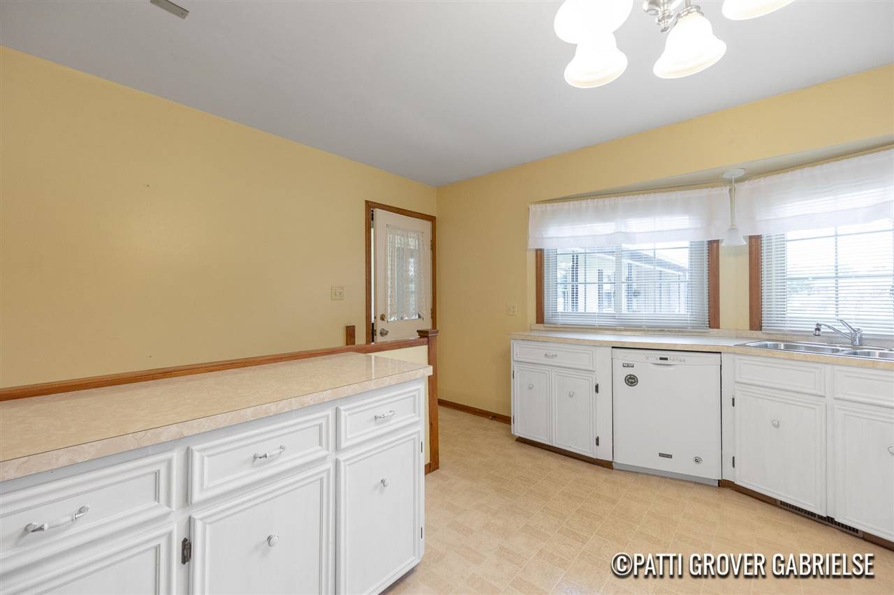 Jenison, MI 49428-7790,7498 Pinegrove Drive