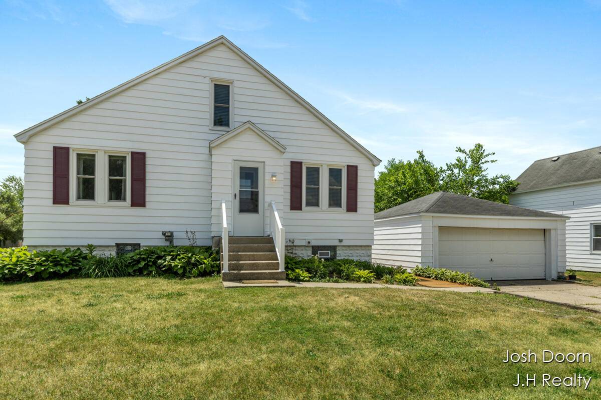 1802 Cherry Street, Dorr, MI 49323-9455