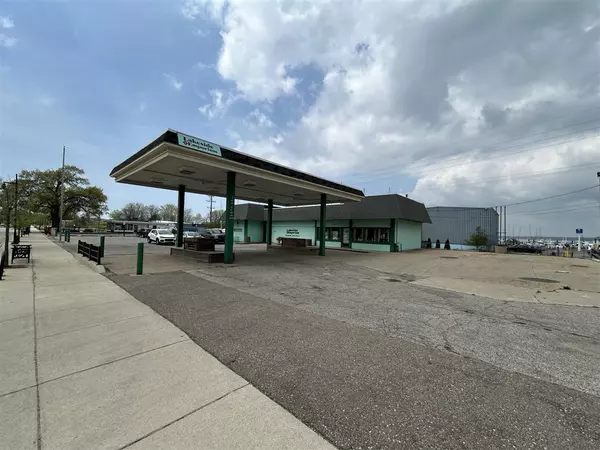 Muskegon, MI 49441,1930 Lakeshore Dr Drive