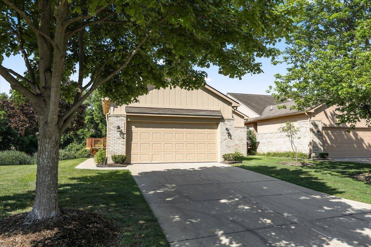 Farmington Hills, MI 48335,35595 Lone Pine Lane