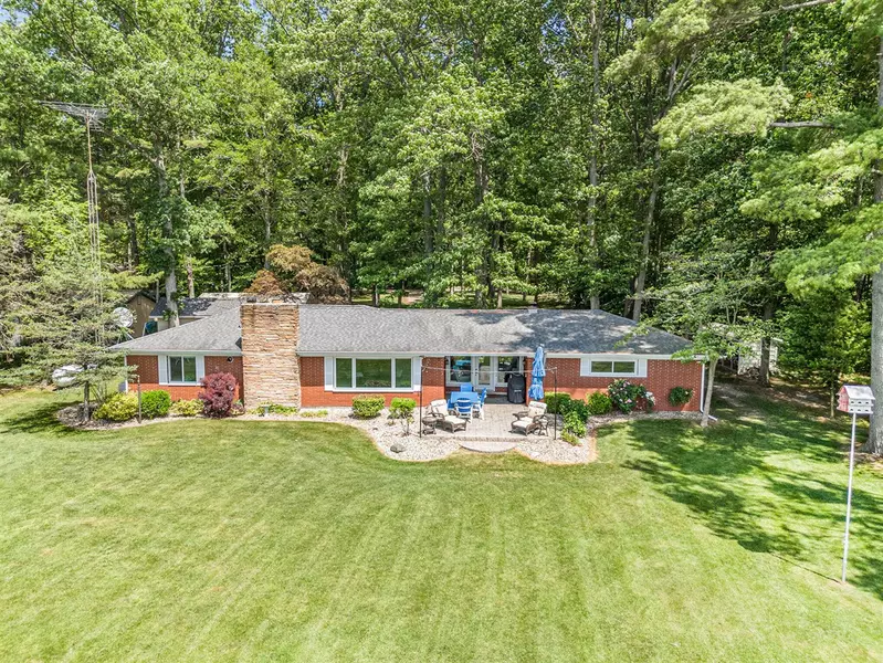 50180 County Road 384, Grand Junction, MI 49056