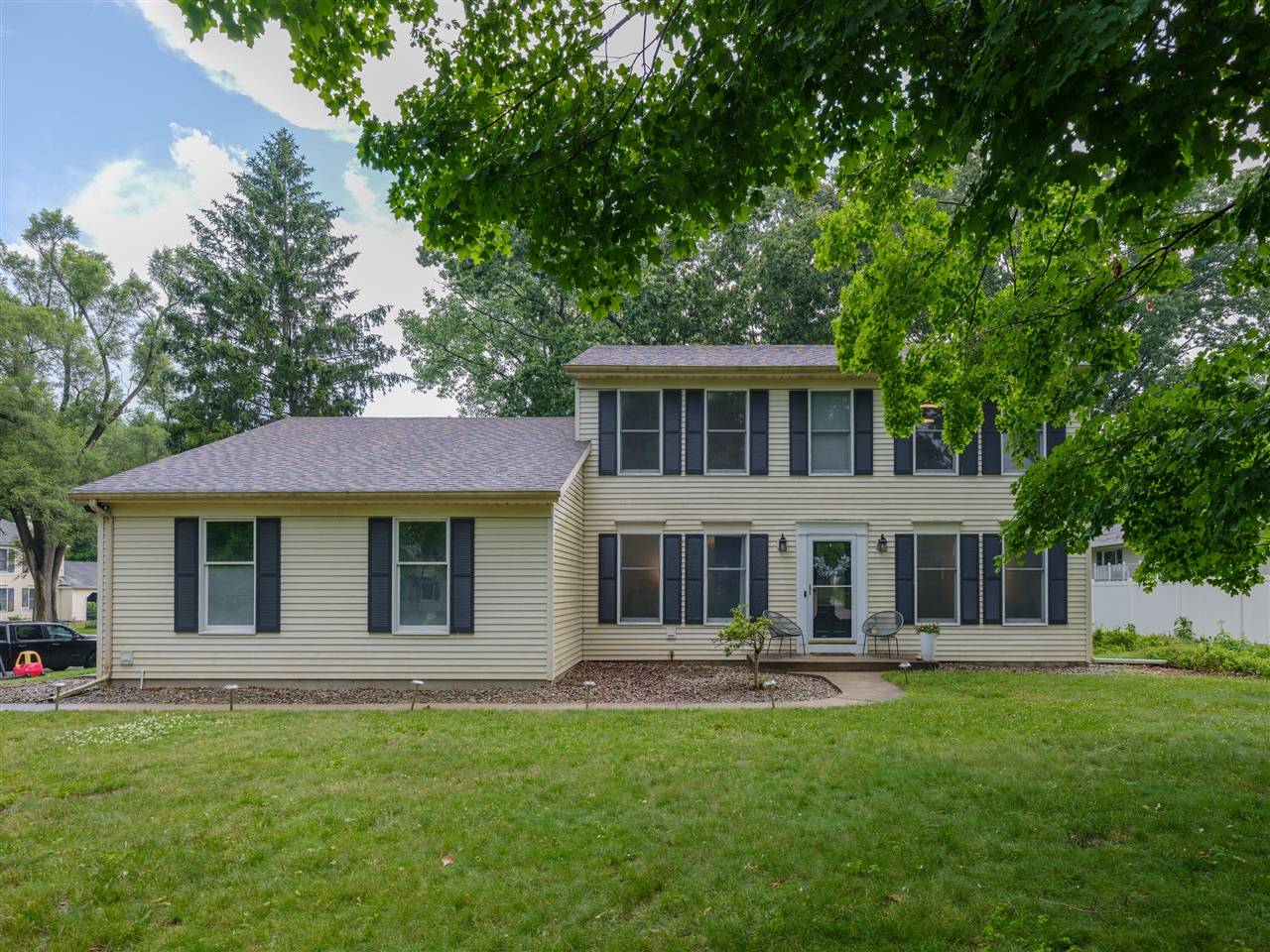 3002 Applelane Avenue, Kalamazoo, MI 49008-2183