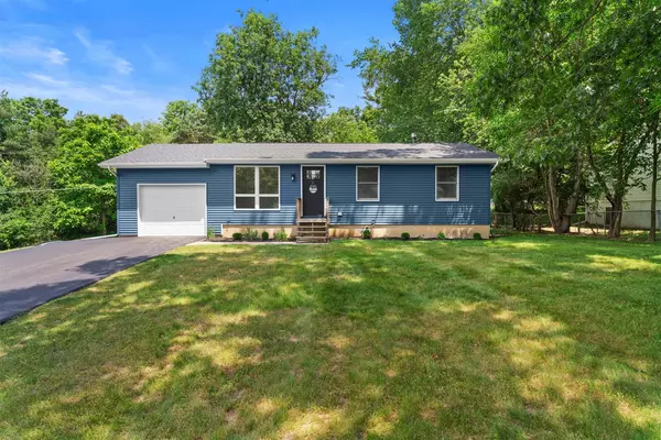 83 W Lynwood Boulevard, Hillsdale, MI 49242-1952