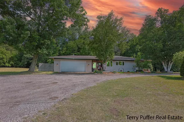 721 17 Mile Road, Kent City, MI 49330-9101