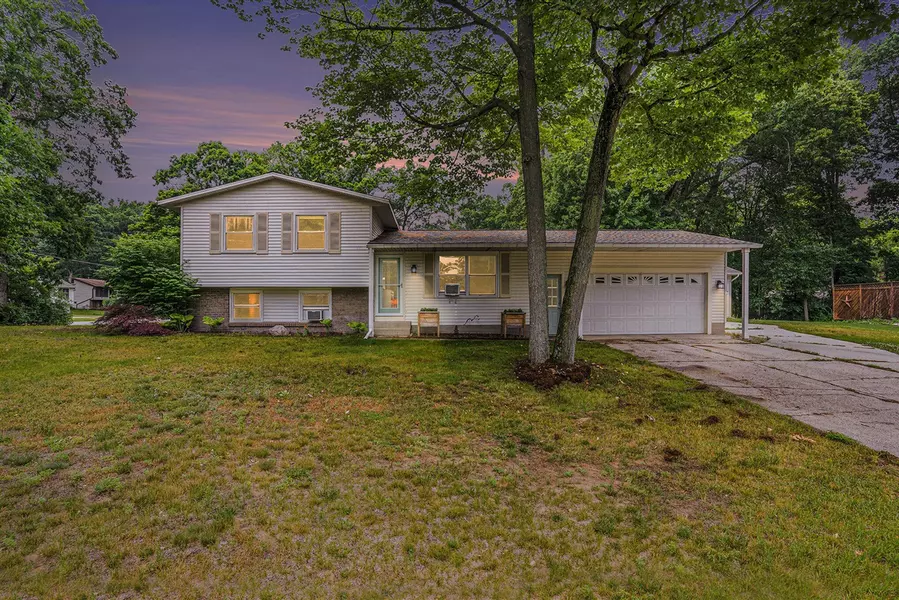 15485 Kelly Street, Spring Lake, MI 49456-1587