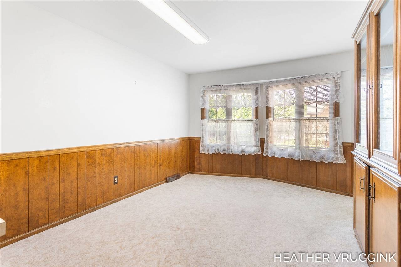 Jenison, MI 49428-7782,7354 Pine Grove Drive