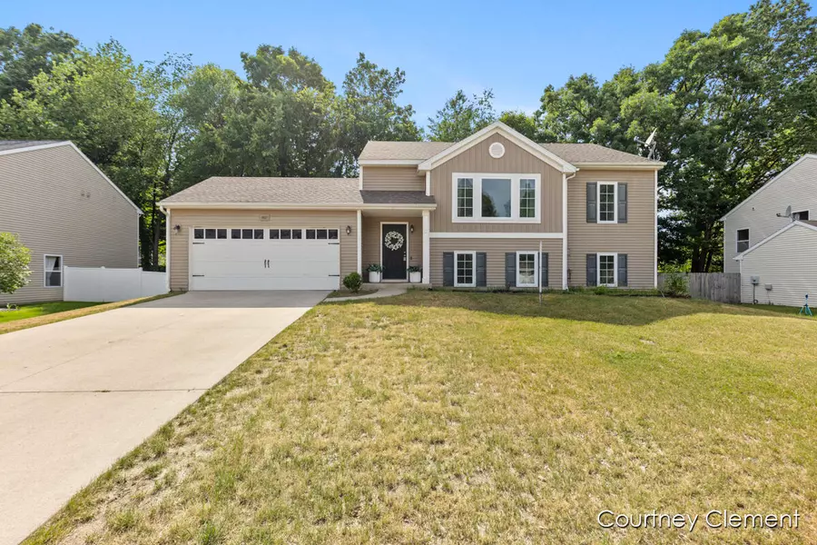 5827 Buchanan Avenue, Grand Rapids, MI 49548