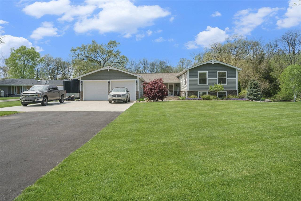 70348 Sunrise Drive, Edwardsburg, MI 49112