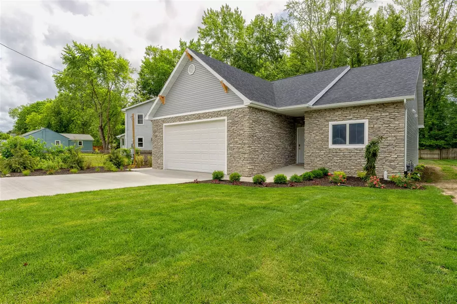 323 E Arlington Street, Bangor, MI 49013