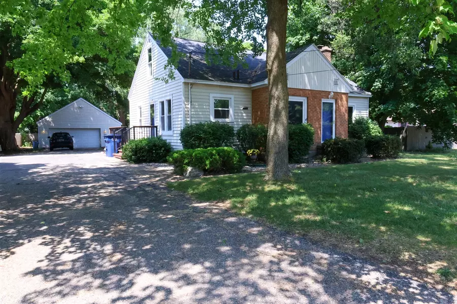 34 Porter Road, Norton Shores, MI 49441