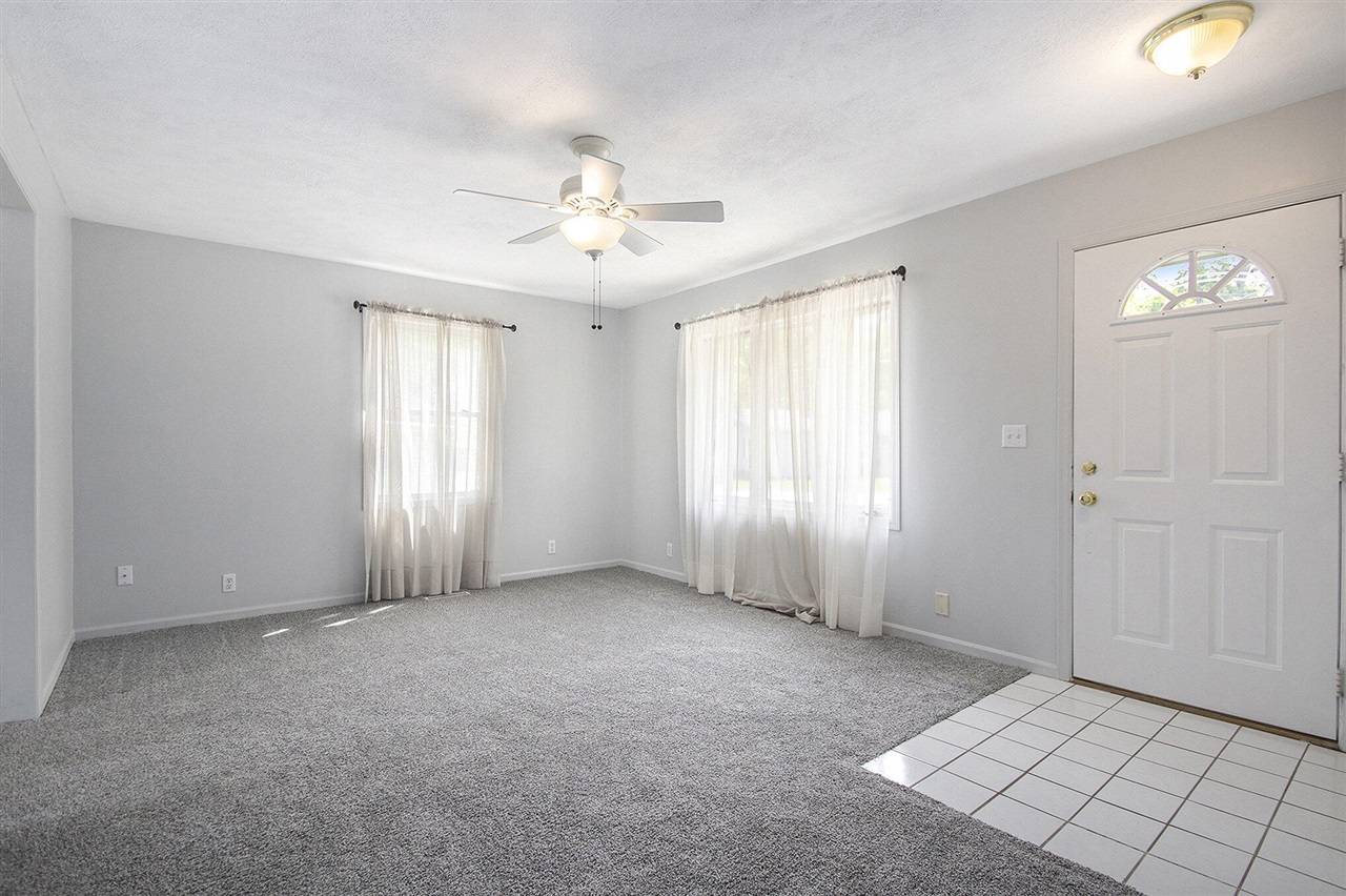 Edwardsburg, MI 49112-9521,68149 Lawndale Street