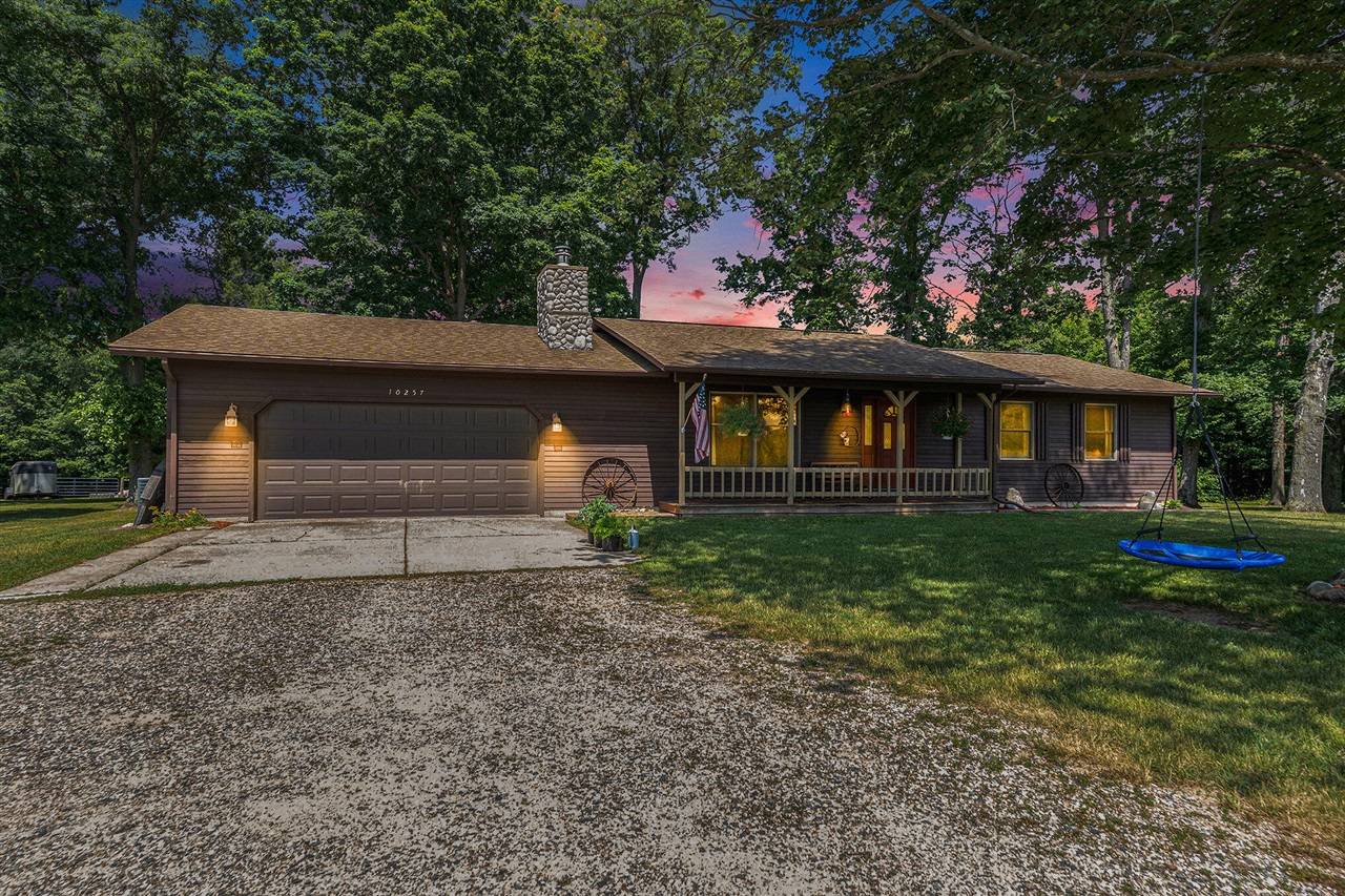 10257 Maple Hill Road, Howard City, MI 49329-9547