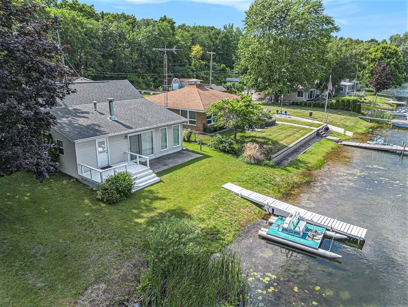 210 Oak Grove Drive, Brooklyn, MI 49230-9042