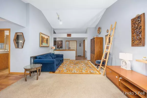 Rockford, MI 49341-7011,6636 E Riverwoods Court