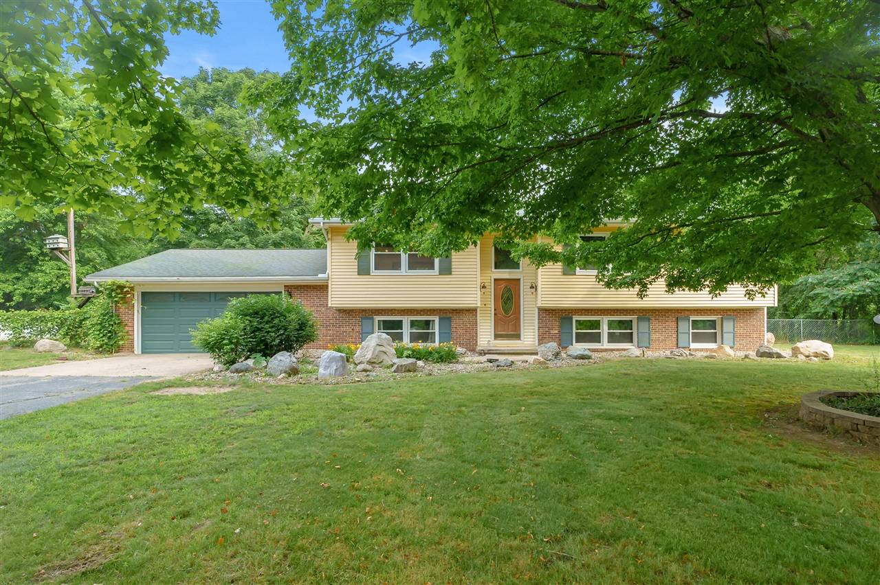 Paw Paw, MI 49079-8712,34830 Riverview Drive