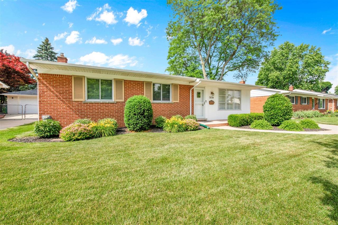 36738 Roycroft Street, Livonia, MI 48154-1935