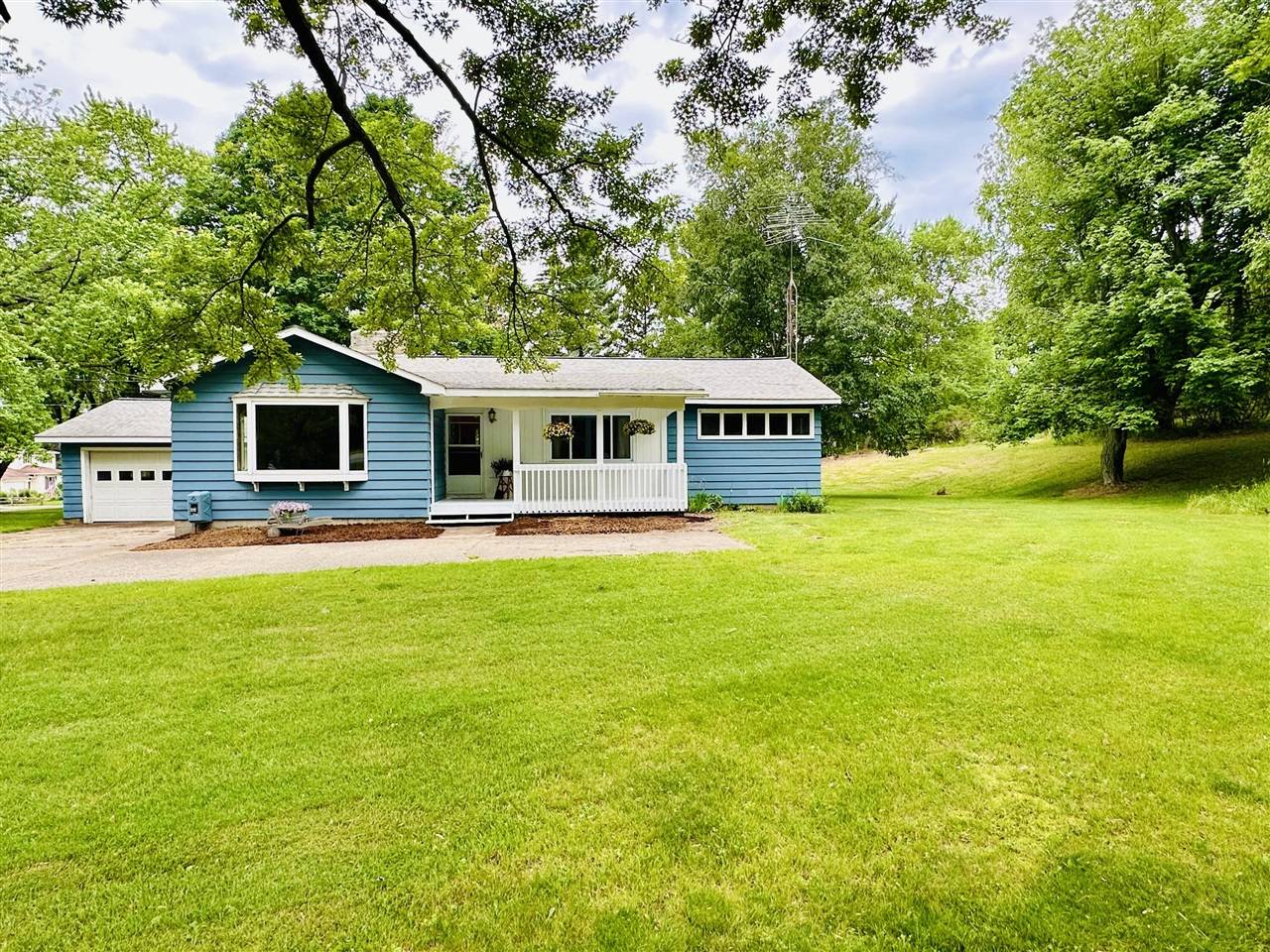 1978 Lakeshore Road, Manistee, MI 49660