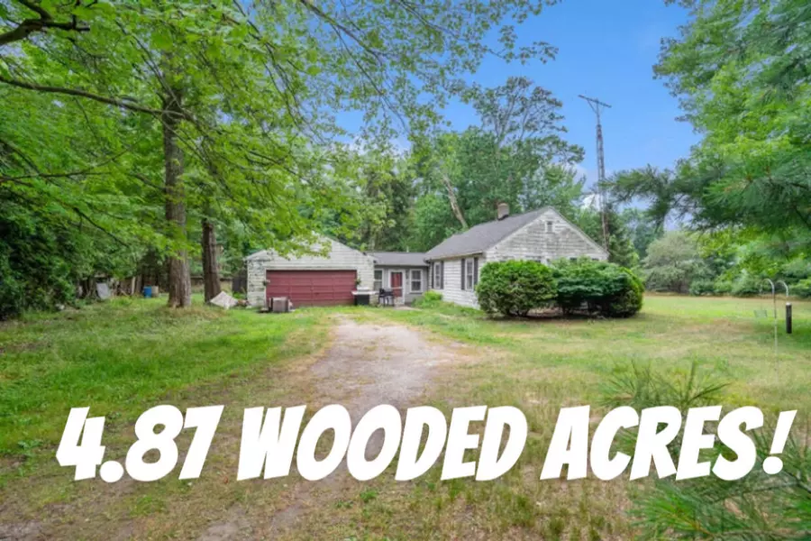 1103 W Mt Garfield Road, Norton Shores, MI 49441