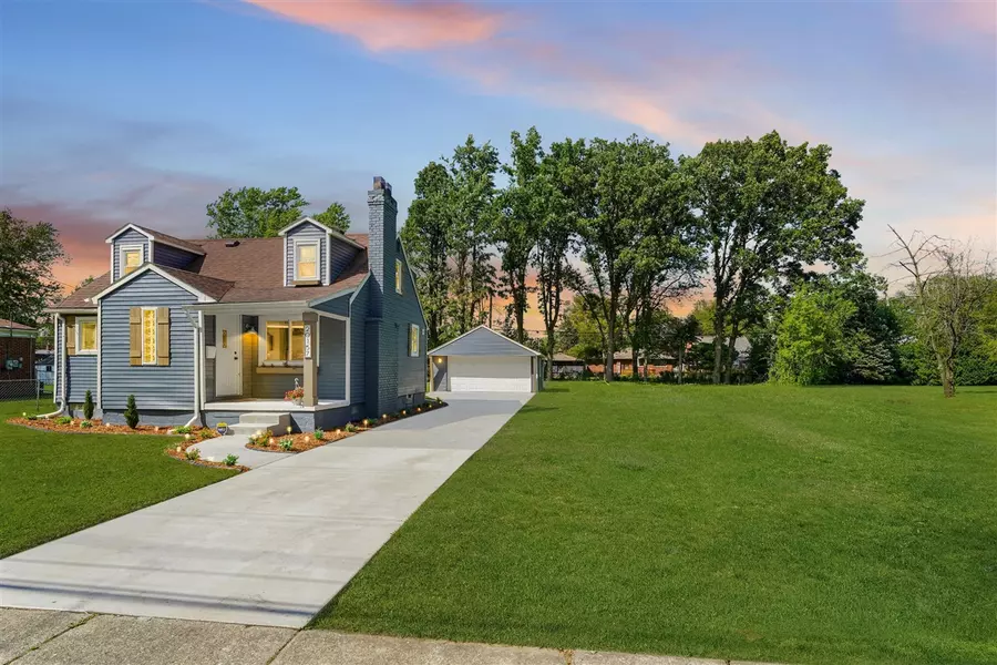 20157 Huntington Avenue, Harper Woods, MI 48225-1831