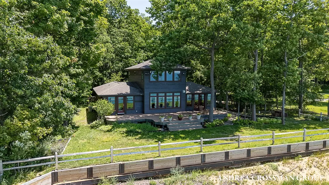 1228 Shore Crest Drive, South Haven, MI 49090