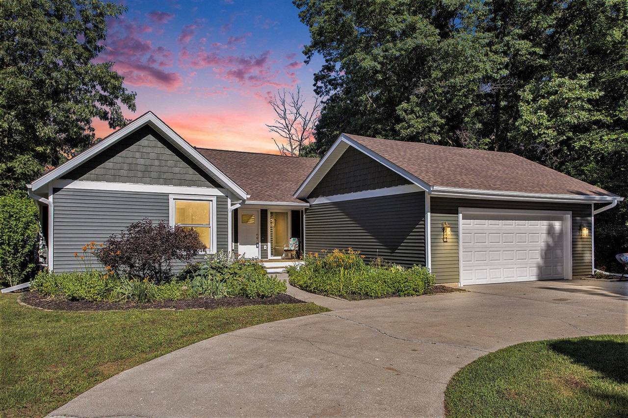 52368 Pine Tree Lane, Three Rivers, MI 49093-9759