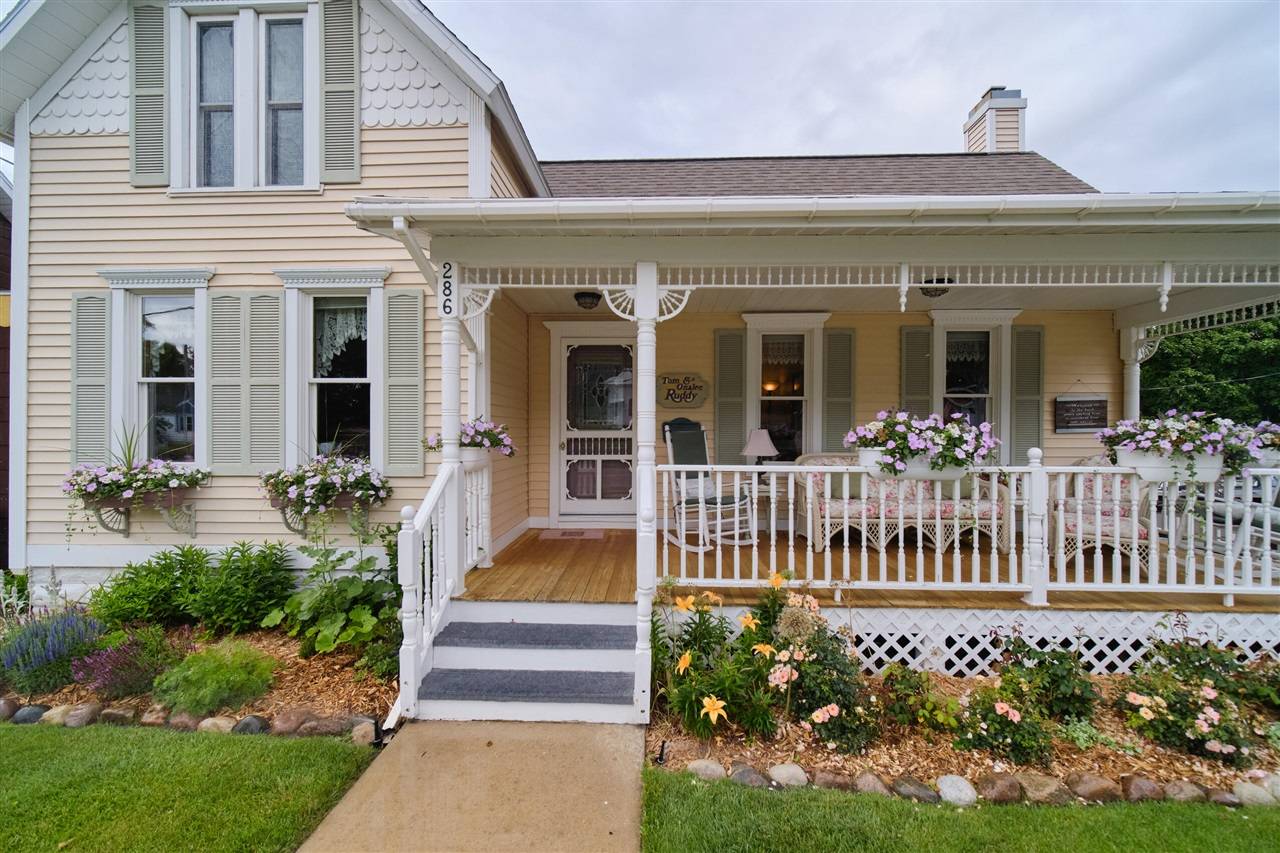286 5th Avenue, Manistee, MI 49660-1356