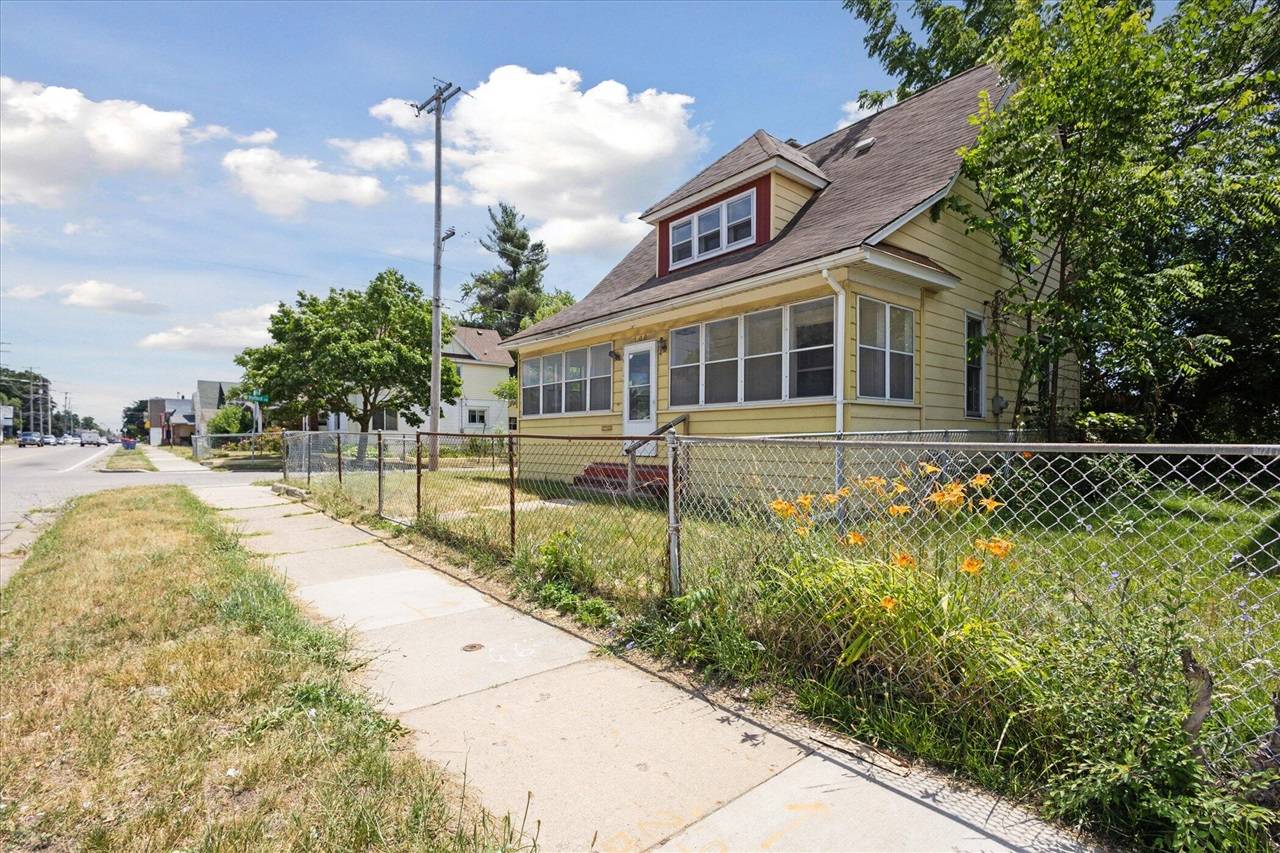Grand Rapids, MI 49507,400 Burton Street