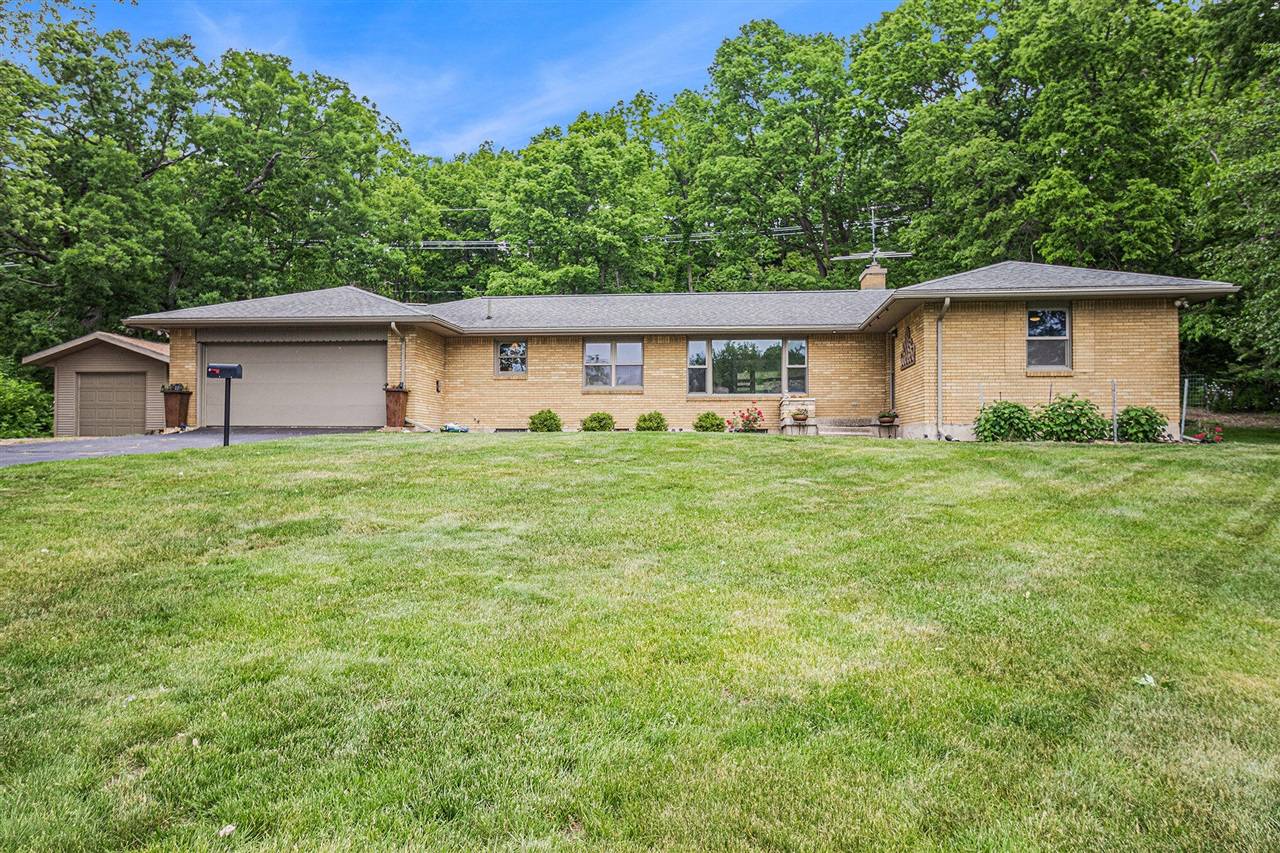 6667 W River Road, Belmont, MI 49306-9611