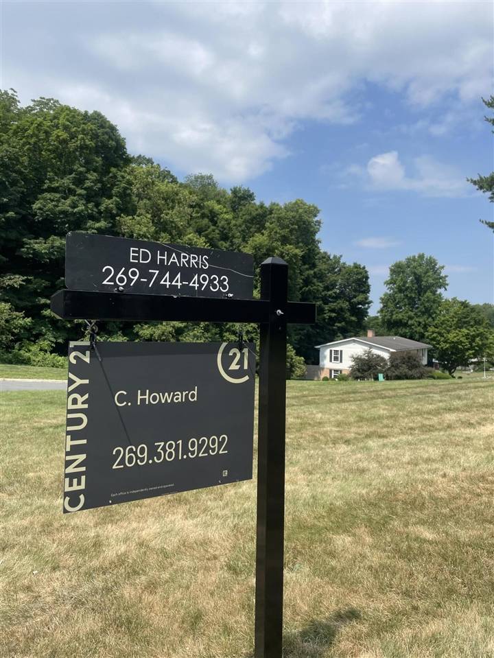3706 Northview Drive, Kalamazoo, MI 49004-3140
